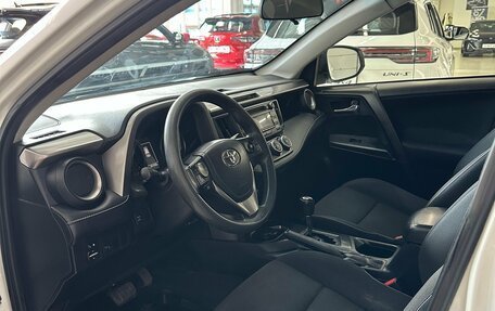 Toyota RAV4, 2015 год, 2 198 000 рублей, 11 фотография