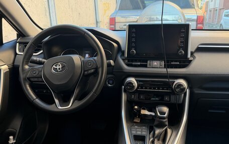 Toyota RAV4, 2021 год, 4 320 000 рублей, 2 фотография
