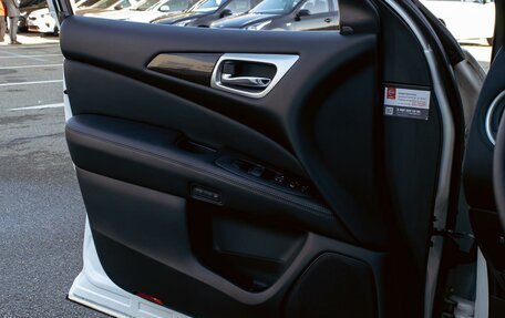 Nissan Pathfinder, 2017 год, 1 795 000 рублей, 12 фотография