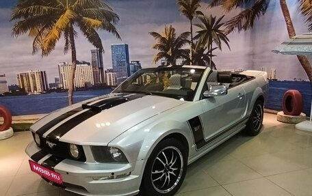 Ford Mustang VI рестайлинг, 2005 год, 1 300 000 рублей, 1 фотография