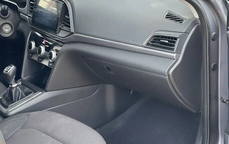 Hyundai Elantra VI рестайлинг, 2019 год, 1 300 000 рублей, 2 фотография