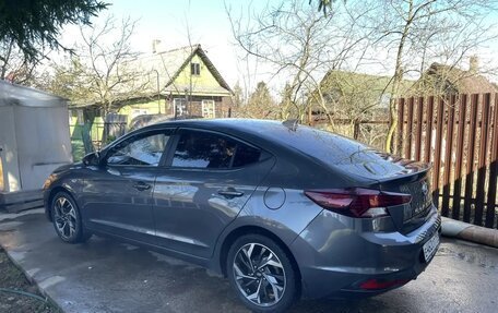 Hyundai Elantra VI рестайлинг, 2019 год, 1 300 000 рублей, 7 фотография
