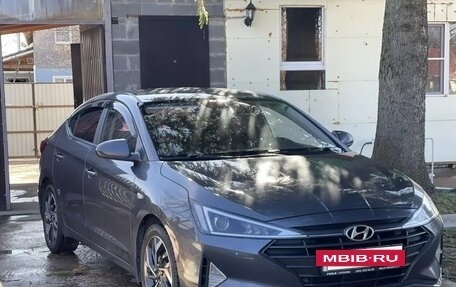 Hyundai Elantra VI рестайлинг, 2019 год, 1 300 000 рублей, 10 фотография