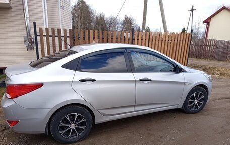 Hyundai Solaris II рестайлинг, 2015 год, 750 000 рублей, 3 фотография