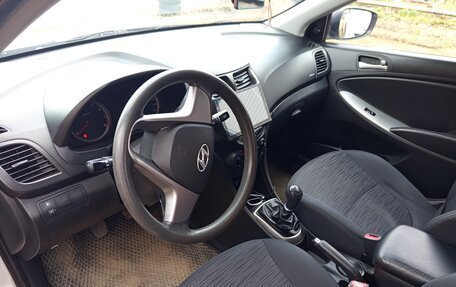 Hyundai Solaris II рестайлинг, 2015 год, 750 000 рублей, 9 фотография