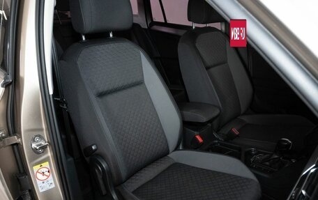Volkswagen Tiguan II, 2019 год, 2 526 000 рублей, 14 фотография