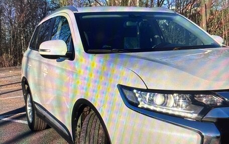Mitsubishi Outlander III рестайлинг 3, 2016 год, 1 675 000 рублей, 2 фотография
