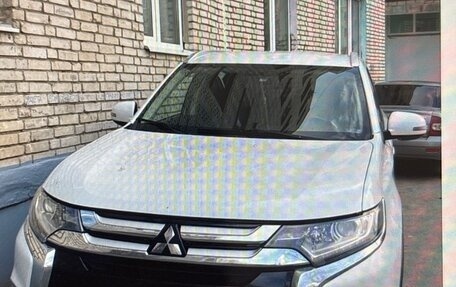 Mitsubishi Outlander III рестайлинг 3, 2016 год, 1 675 000 рублей, 7 фотография