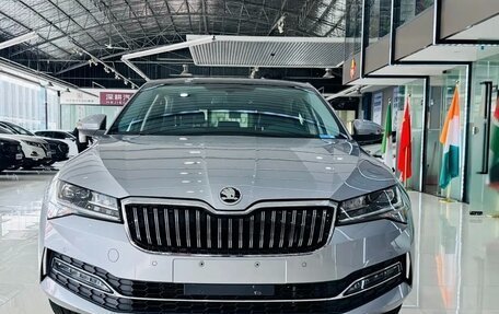 Skoda Superb III рестайлинг, 2022 год, 2 390 000 рублей, 2 фотография