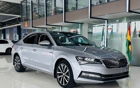 Skoda Superb III рестайлинг, 2022 год, 2 390 000 рублей, 3 фотография