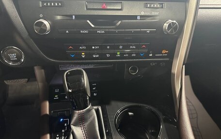 Lexus RX IV рестайлинг, 2018 год, 3 650 000 рублей, 26 фотография