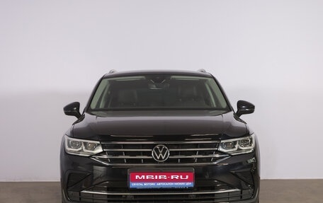 Volkswagen Tiguan II, 2021 год, 3 599 000 рублей, 2 фотография