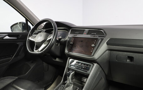 Volkswagen Tiguan II, 2021 год, 3 599 000 рублей, 10 фотография
