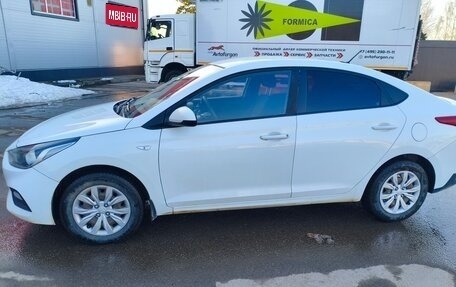 Hyundai Solaris II рестайлинг, 2018 год, 950 000 рублей, 1 фотография