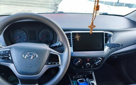 Hyundai Solaris II рестайлинг, 2018 год, 950 000 рублей, 12 фотография