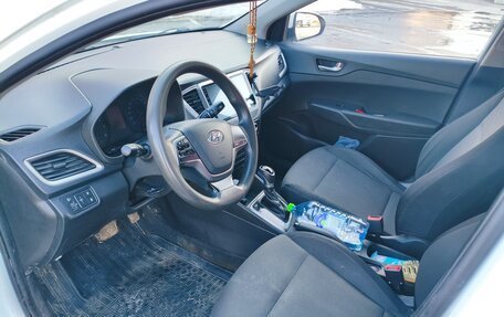 Hyundai Solaris II рестайлинг, 2018 год, 950 000 рублей, 11 фотография