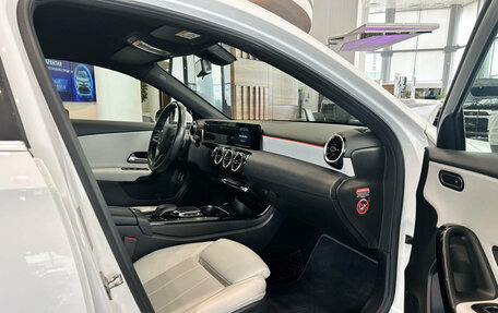 Mercedes-Benz A-Класс, 2018 год, 2 619 000 рублей, 13 фотография