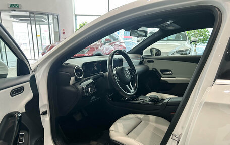 Mercedes-Benz A-Класс, 2018 год, 2 619 000 рублей, 20 фотография