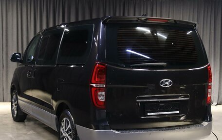 Hyundai Grand Starex Grand Starex I рестайлинг 2, 2018 год, 2 999 000 рублей, 4 фотография