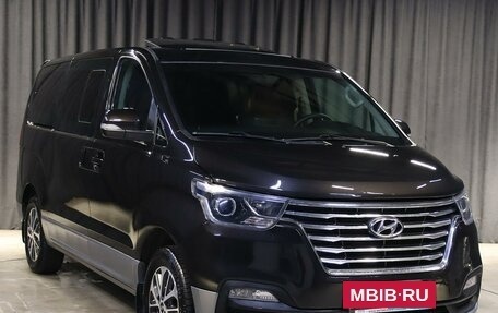Hyundai Grand Starex Grand Starex I рестайлинг 2, 2018 год, 2 999 000 рублей, 3 фотография