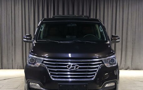 Hyundai Grand Starex Grand Starex I рестайлинг 2, 2018 год, 2 999 000 рублей, 14 фотография