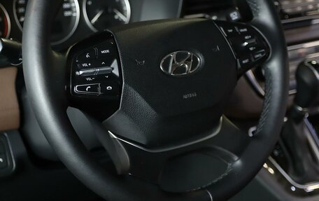 Hyundai Grand Starex Grand Starex I рестайлинг 2, 2018 год, 2 999 000 рублей, 11 фотография