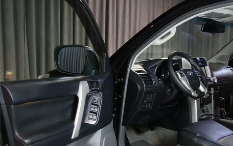 Toyota Land Cruiser Prado 150 рестайлинг 2, 2013 год, 2 849 000 рублей, 9 фотография