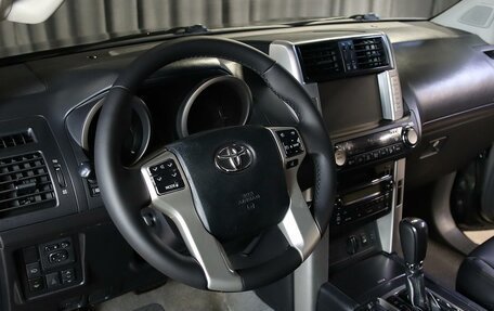 Toyota Land Cruiser Prado 150 рестайлинг 2, 2013 год, 2 849 000 рублей, 13 фотография