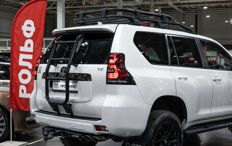 Toyota Land Cruiser Prado 150 рестайлинг 2, 2021 год, 6 400 000 рублей, 7 фотография