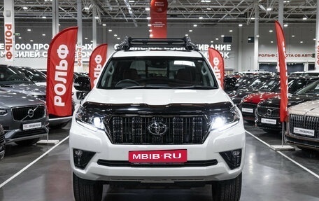 Toyota Land Cruiser Prado 150 рестайлинг 2, 2021 год, 6 400 000 рублей, 4 фотография