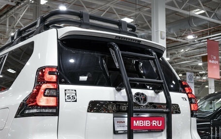 Toyota Land Cruiser Prado 150 рестайлинг 2, 2021 год, 6 400 000 рублей, 9 фотография
