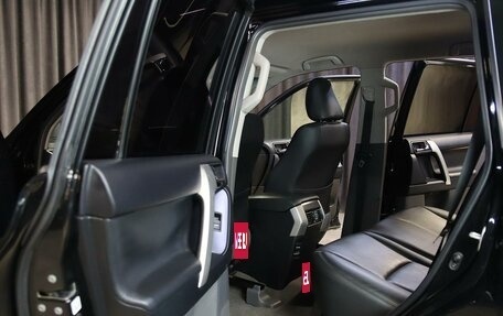 Toyota Land Cruiser Prado 150 рестайлинг 2, 2013 год, 2 849 000 рублей, 8 фотография