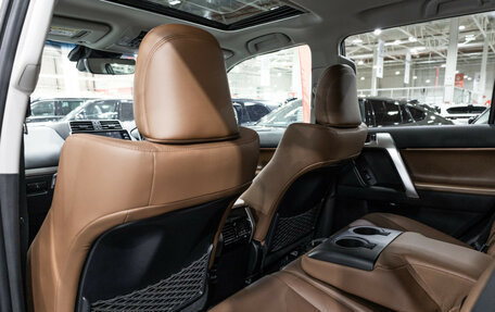 Toyota Land Cruiser Prado 150 рестайлинг 2, 2021 год, 6 400 000 рублей, 12 фотография