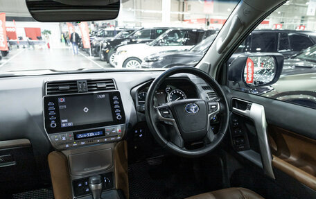 Toyota Land Cruiser Prado 150 рестайлинг 2, 2021 год, 6 400 000 рублей, 16 фотография