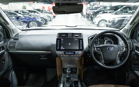 Toyota Land Cruiser Prado 150 рестайлинг 2, 2021 год, 6 400 000 рублей, 15 фотография