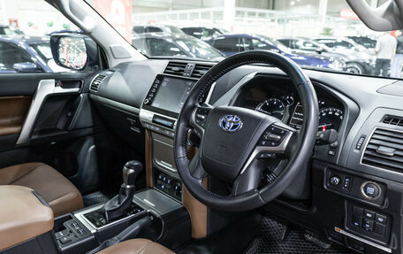 Toyota Land Cruiser Prado 150 рестайлинг 2, 2021 год, 6 400 000 рублей, 13 фотография