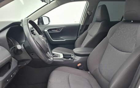 Toyota RAV4, 2020 год, 3 130 000 рублей, 10 фотография