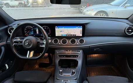 Mercedes-Benz E-Класс, 2022 год, 4 900 000 рублей, 4 фотография