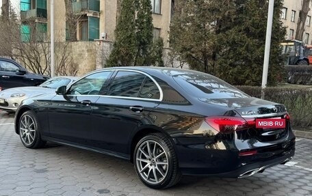 Mercedes-Benz E-Класс, 2022 год, 4 900 000 рублей, 2 фотография
