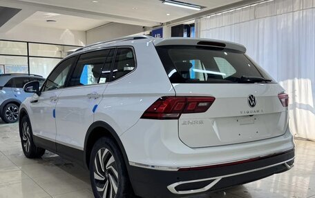 Volkswagen Tiguan II, 2022 год, 2 500 000 рублей, 3 фотография