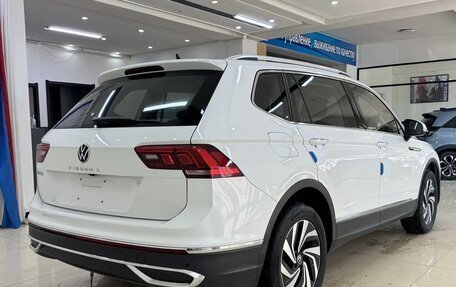 Volkswagen Tiguan II, 2022 год, 2 500 000 рублей, 4 фотография