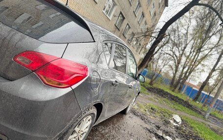 Opel Astra J, 2011 год, 560 000 рублей, 2 фотография