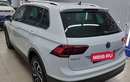 Volkswagen Tiguan II, 2019 год, 2 390 000 рублей, 2 фотография