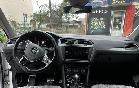 Volkswagen Tiguan II, 2019 год, 2 390 000 рублей, 7 фотография