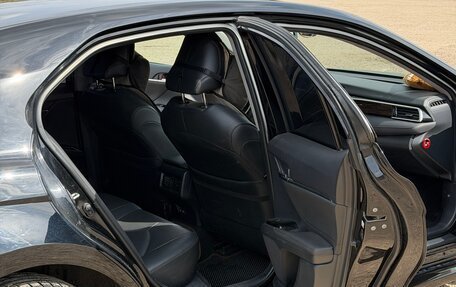Toyota Camry, 2018 год, 2 500 000 рублей, 21 фотография