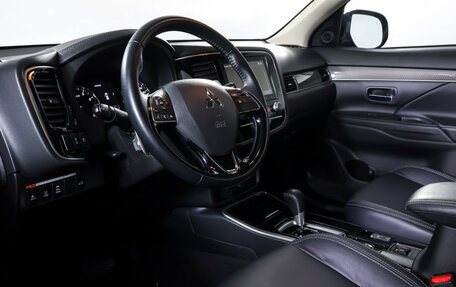 Mitsubishi Outlander III рестайлинг 3, 2022 год, 2 385 000 рублей, 14 фотография