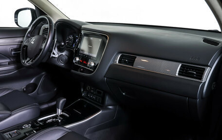 Mitsubishi Outlander III рестайлинг 3, 2022 год, 2 385 000 рублей, 10 фотография
