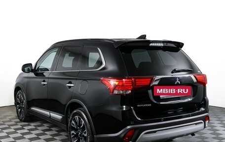 Mitsubishi Outlander III рестайлинг 3, 2022 год, 2 385 000 рублей, 7 фотография