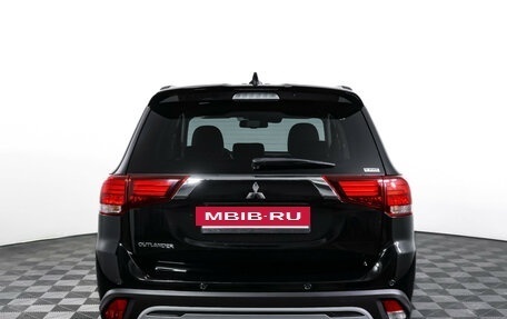 Mitsubishi Outlander III рестайлинг 3, 2022 год, 2 385 000 рублей, 6 фотография