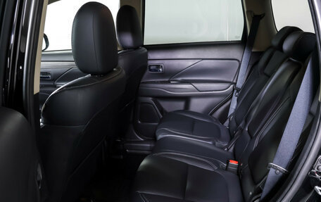 Mitsubishi Outlander III рестайлинг 3, 2022 год, 2 385 000 рублей, 11 фотография